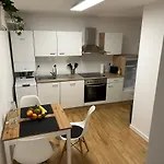 Bliss - Arbeitsplatz, Docking Station, Netflix Appartement