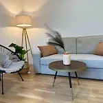 Bliss - Arbeitsplatz, Docking Station, Netflix