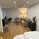Bliss - Arbeitsplatz, Docking Station, Netflix Wiesbaden