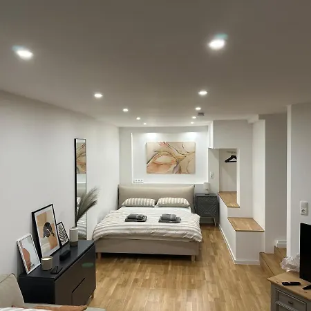 Bliss - Arbeitsplatz, Docking Station, Netflix Apartment