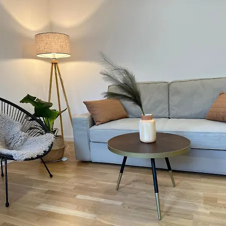 Bliss - Arbeitsplatz, Docking Station, Netflix