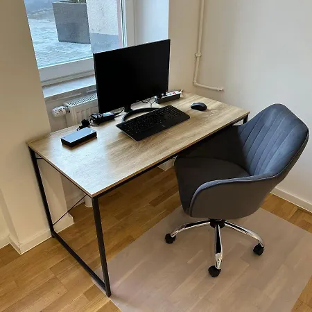 Bliss - Arbeitsplatz, Docking Station, Netflix