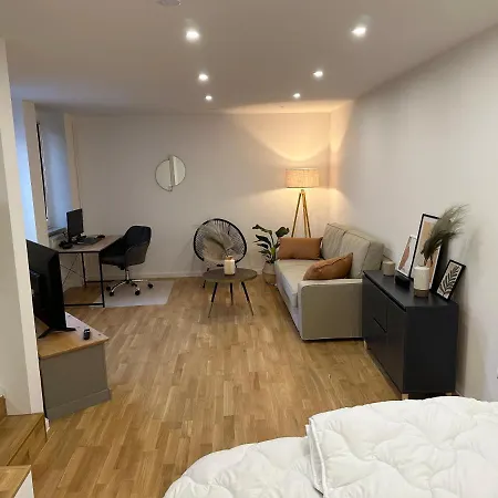 Bliss - Arbeitsplatz, Docking Station, Netflix Wiesbaden