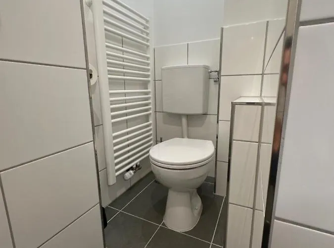 Bliss - Arbeitsplatz, Docking Station, Netflix *